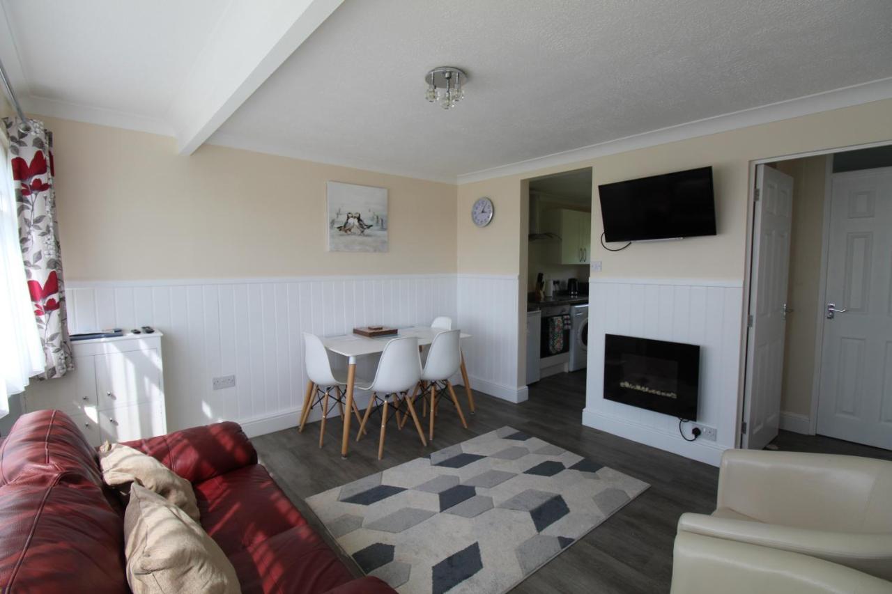 Relaxing Chalet On Popular California Sands Short Stroll To Beach, Nr Norfolk Broads & Great Yarmouth Scratby Exterior foto